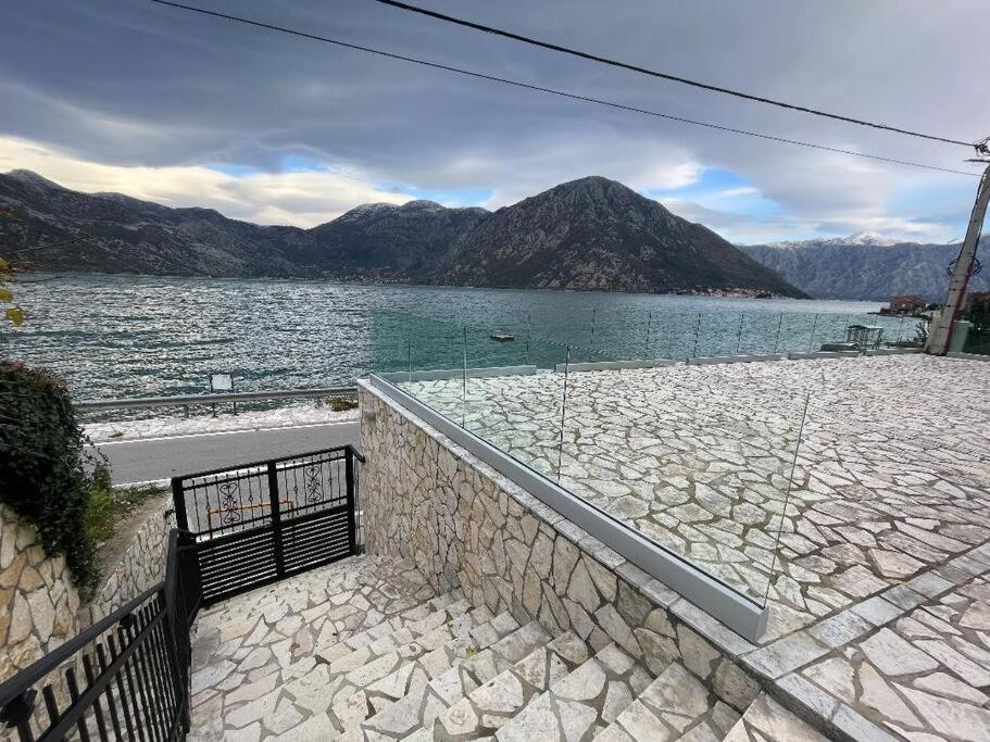 Modern Waterfront 3-Bed Apartment Donja Kostanjica Εξωτερικό φωτογραφία