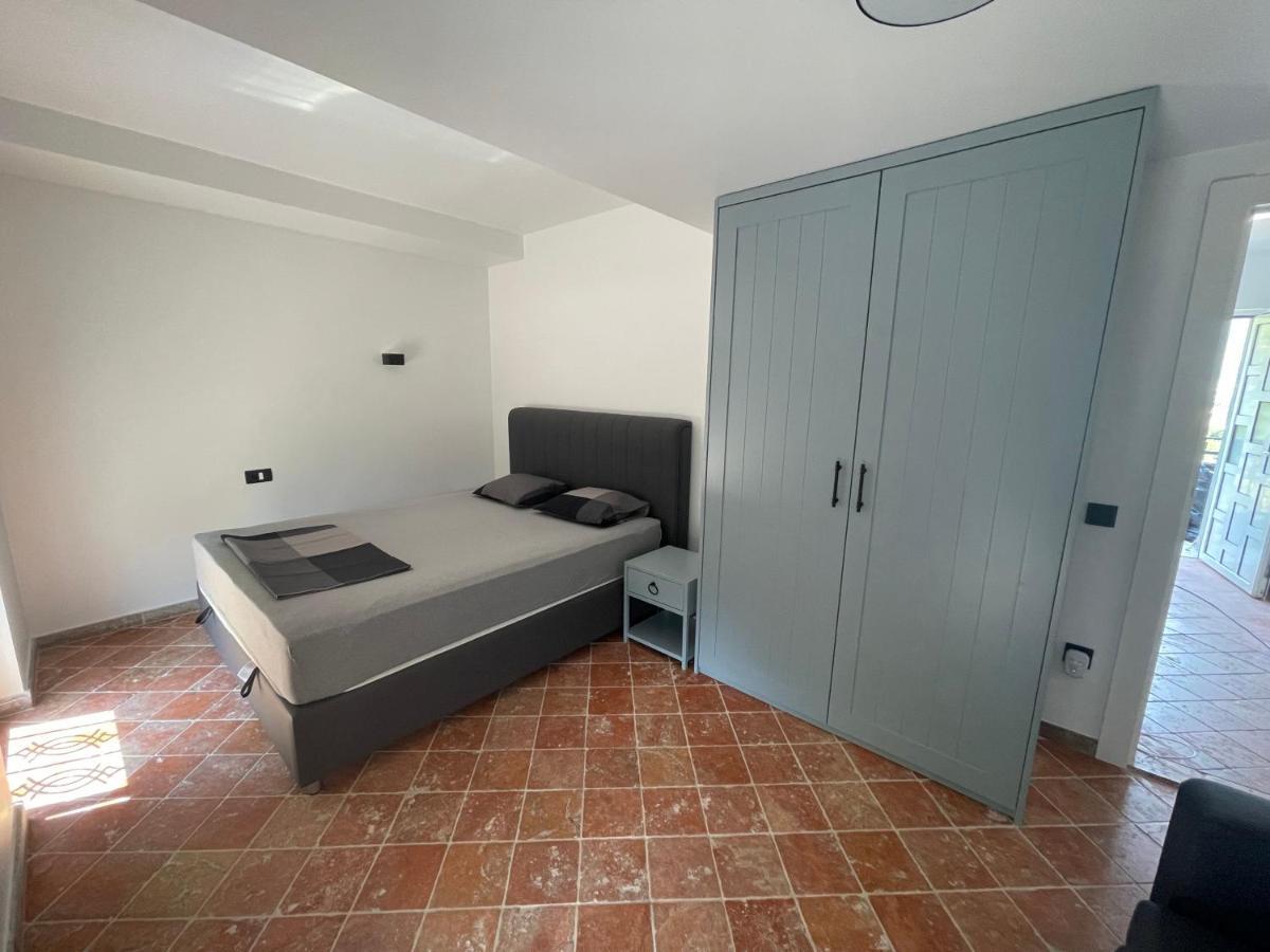 Modern Waterfront 3-Bed Apartment Donja Kostanjica Εξωτερικό φωτογραφία