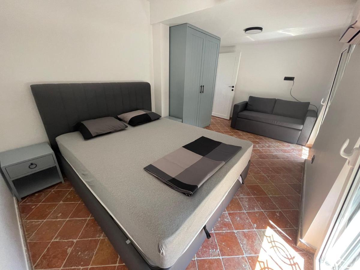 Modern Waterfront 3-Bed Apartment Donja Kostanjica Εξωτερικό φωτογραφία